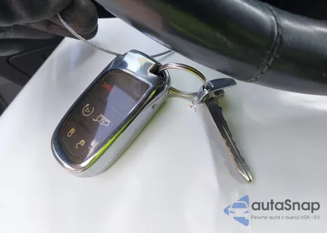 2015 Jeep Cherokee Latitude z USA, uszkodzony, nr VIN 1C4PJMCS4FW509983